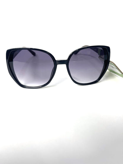 Panama Jack Leooversized black With animal print temples. Lightweight classic style