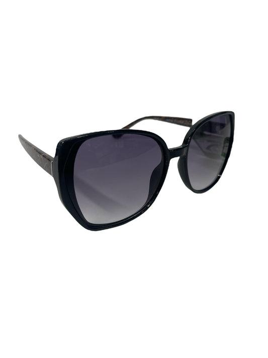 Panama Jack Leooversized black With animal print temples. Lightweight classic style
